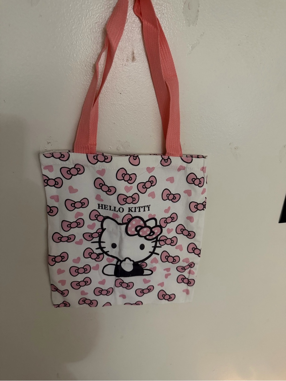 Hello Kitty White Tote with Pink Bow Pattern